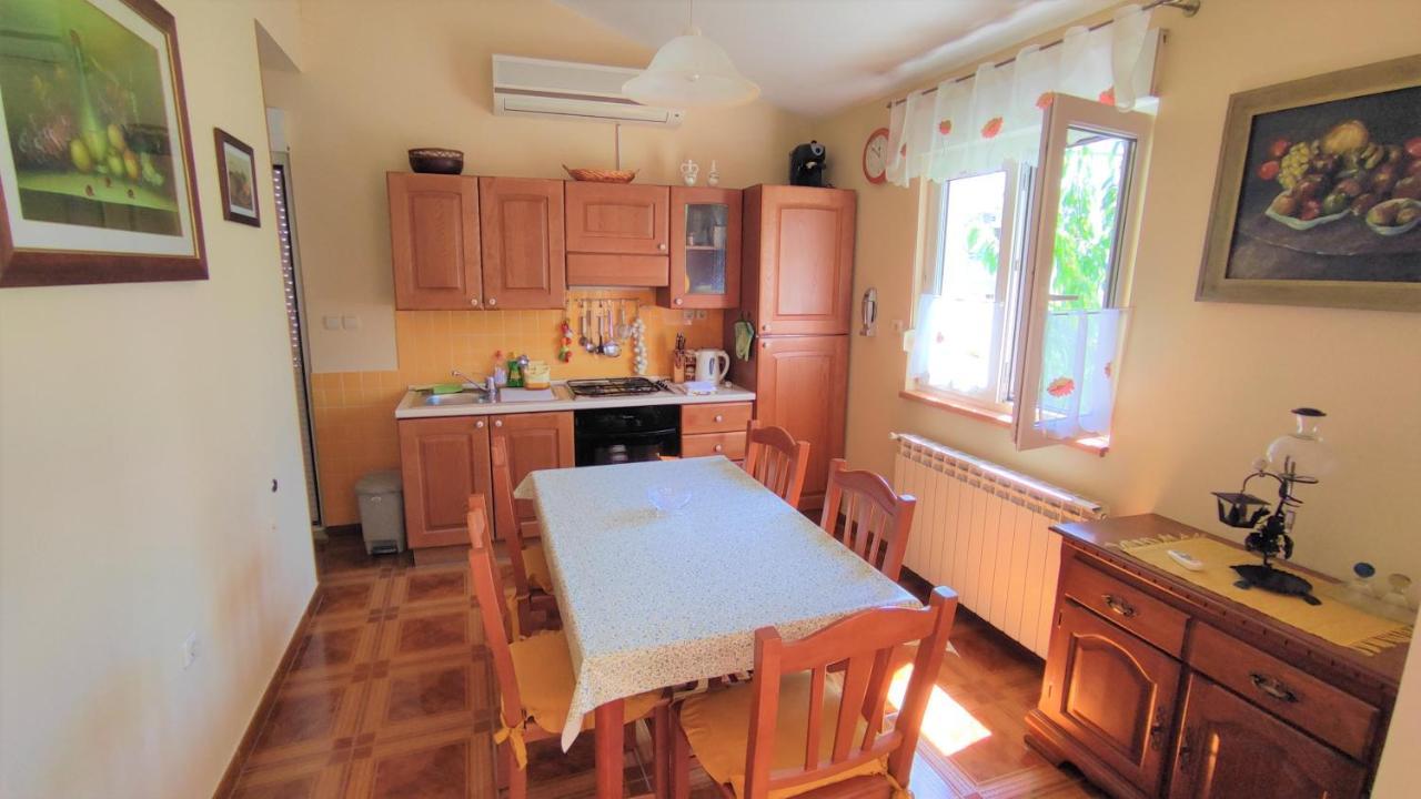 Jere Apartment Каштела Экстерьер фото